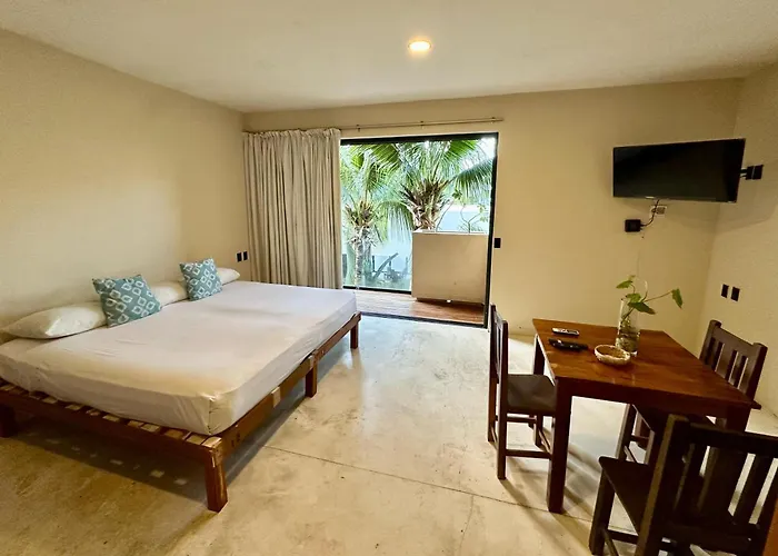 Moonshine & 3* Tulum Pueblo